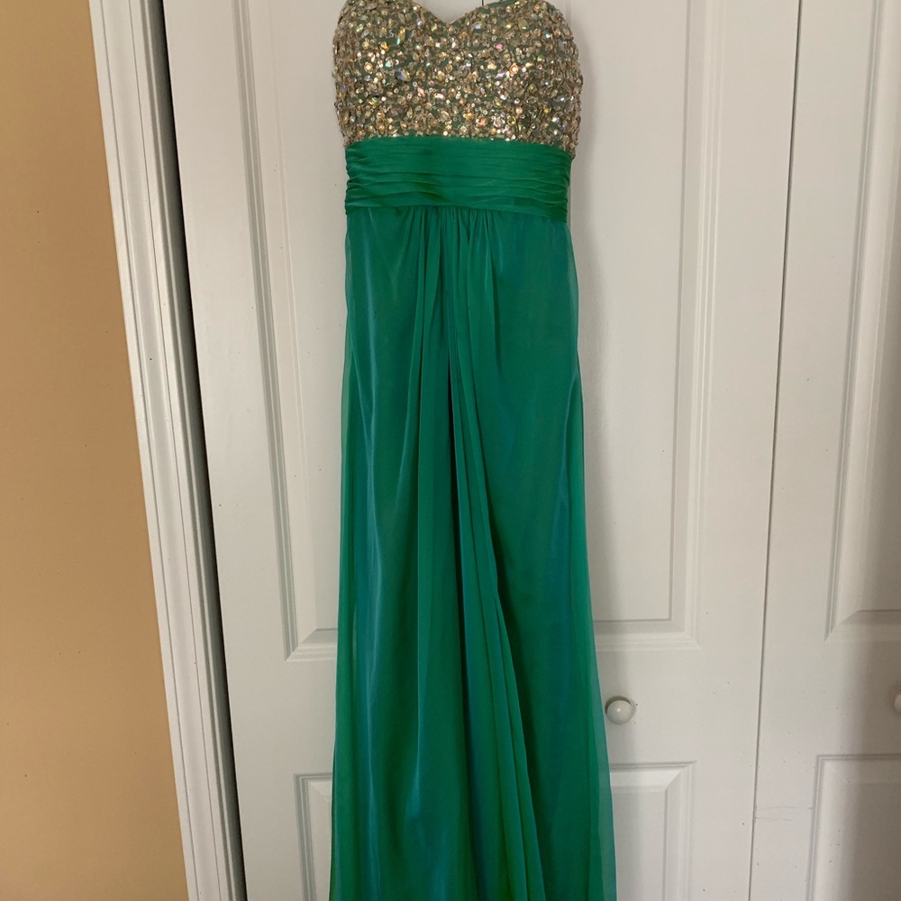 Strapless emerald green prom dress